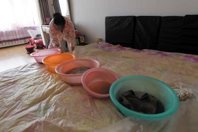 门头沟楼上漏水，住户失联，小区没物管，业主维权难！律师来支招……